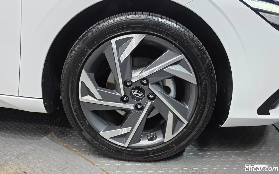 Hyundai Avante CN7 1.6 2023 — миниатюра 2