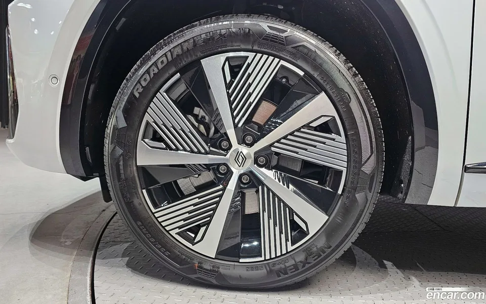 Renault Samsung Grand Koleos 1.5 E-TECH 2WD 2024 — миниатюра 2