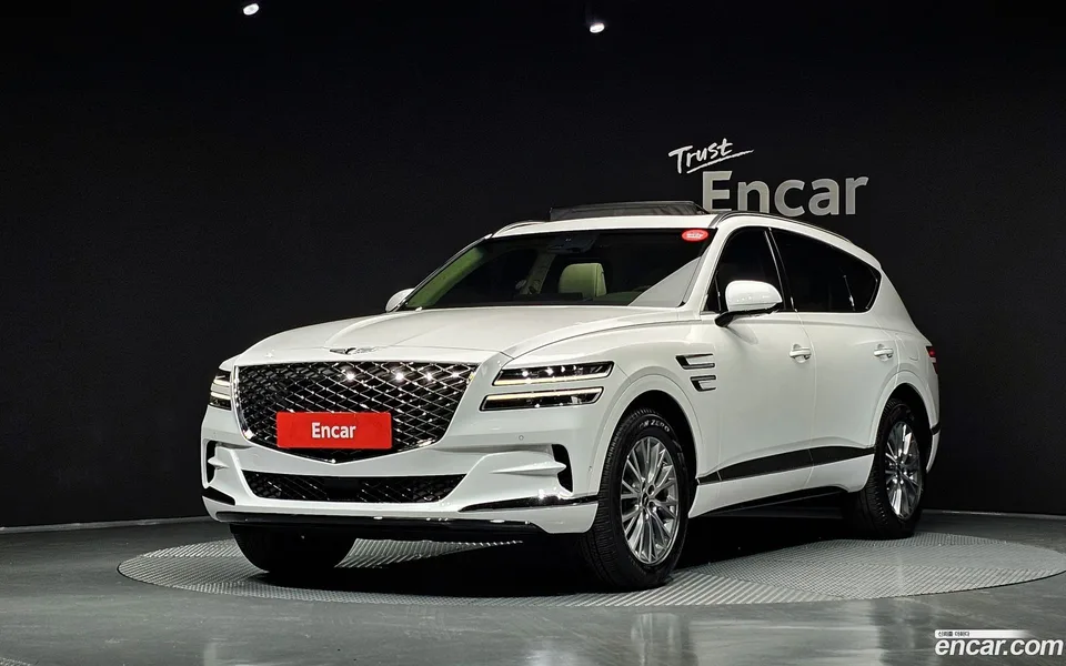 Genesis GV80 2.5T 2WD 2023 — фото 1, купить с доставкой в Москву