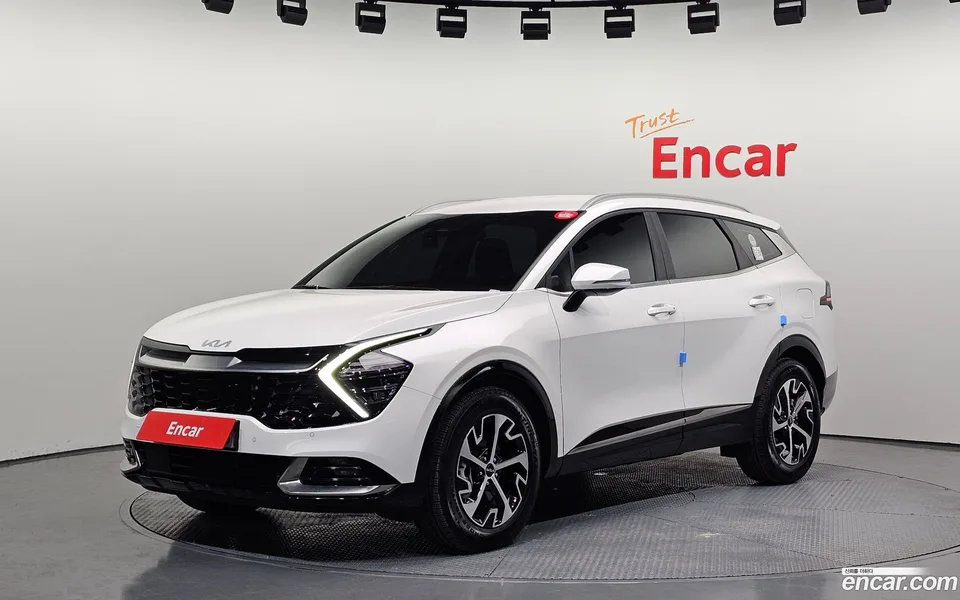 Kia Sportage Hybrid 2WD 2023 — фото 1, купить с доставкой в Москву