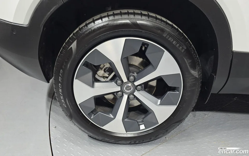 Volvo XC40 B4 2024 — миниатюра 2