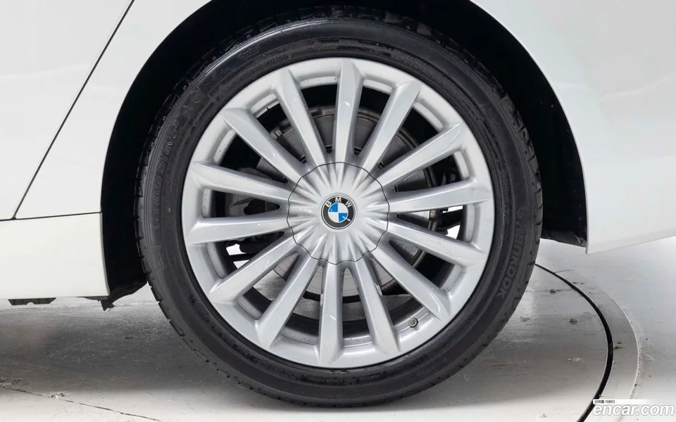 BMW 6 Series GT 630i xDrive 2022 — миниатюра 5