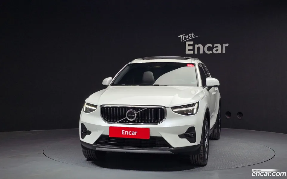 Volvo XC40 B4 2024 — миниатюра 3