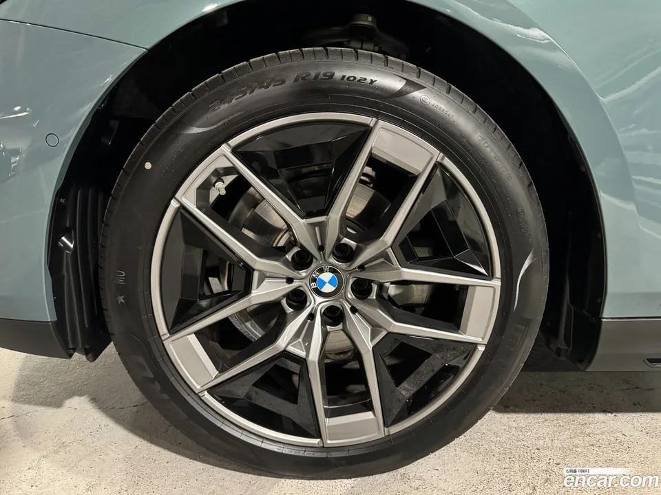 BMW 5 Series 520i 2025 — миниатюра 2