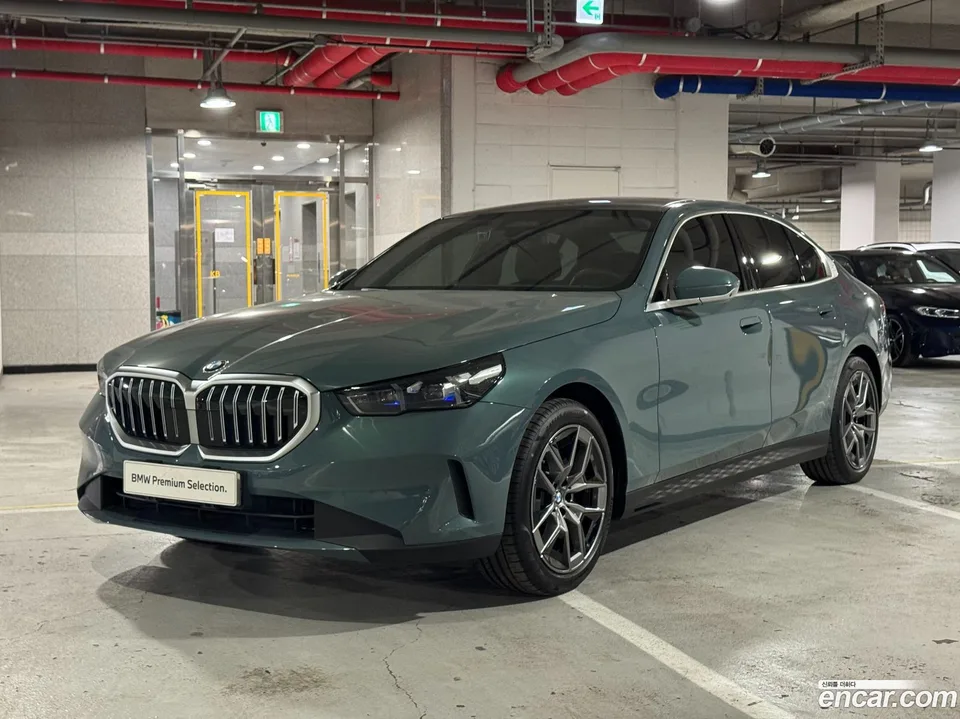 BMW 5 Series 520i 2025 — фото 1, купить с доставкой в Москву