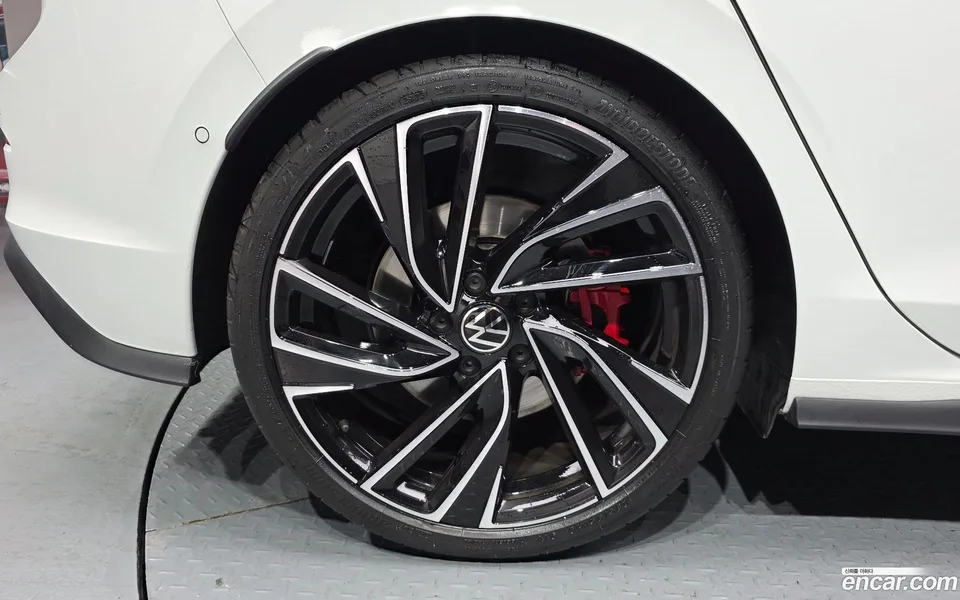 Volkswagen Golf 2.0 GTI 2024 — миниатюра 5
