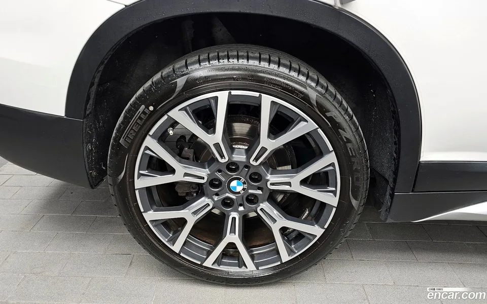 BMW X1 xDrive 20i xLine 2022 — миниатюра 2