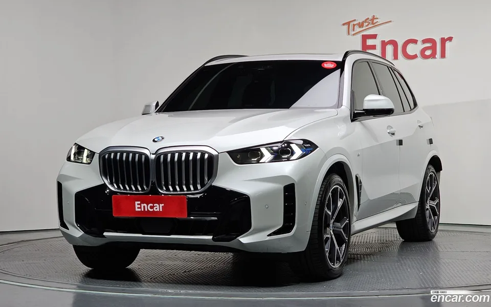 BMW X5 xDrive 40i M 2024 — фото 1, купить с доставкой в Москву