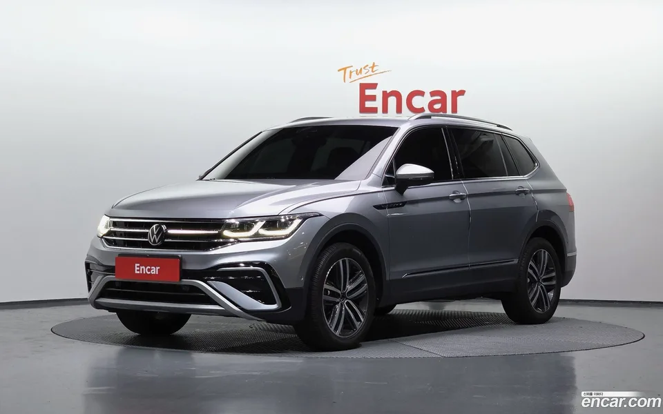 Volkswagen Tiguan Allspace 2.0 TSI 2022 — фото 1, купить с доставкой в Москву