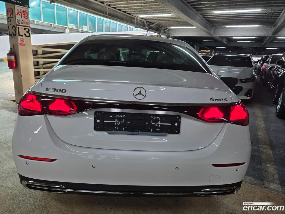 Mercedes-Benz E-Class E300 4MATIC 2026 — миниатюра 3