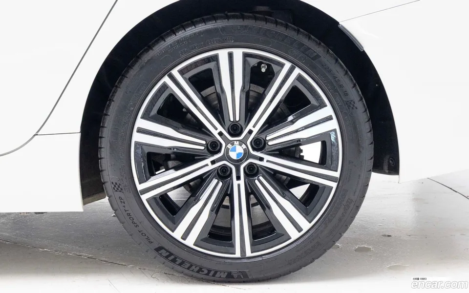 BMW 3 Series 320i 2025 — миниатюра 2