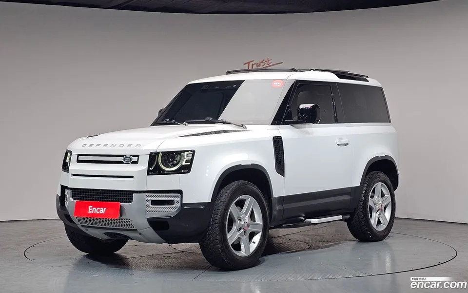 Land Rover Defender 90 D250 SE 2022 — фото 1, купить с доставкой в Москву
