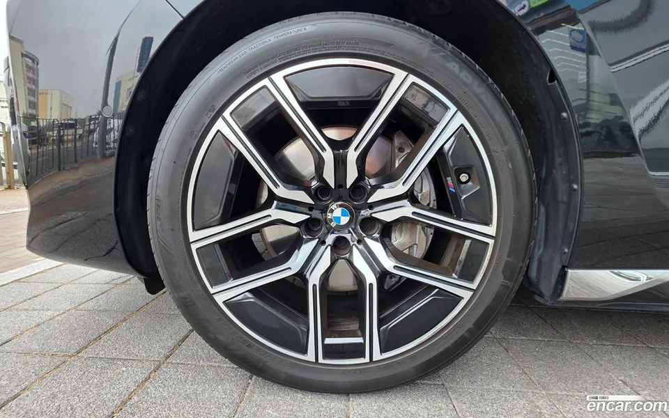 BMW 7 Series 740i xDrive M 2024 — миниатюра 2