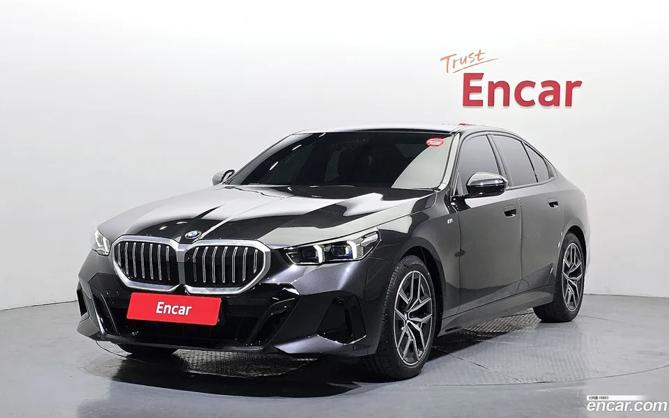 BMW 5 Series 520i M 2025 — фото 1, купить с доставкой в Москву