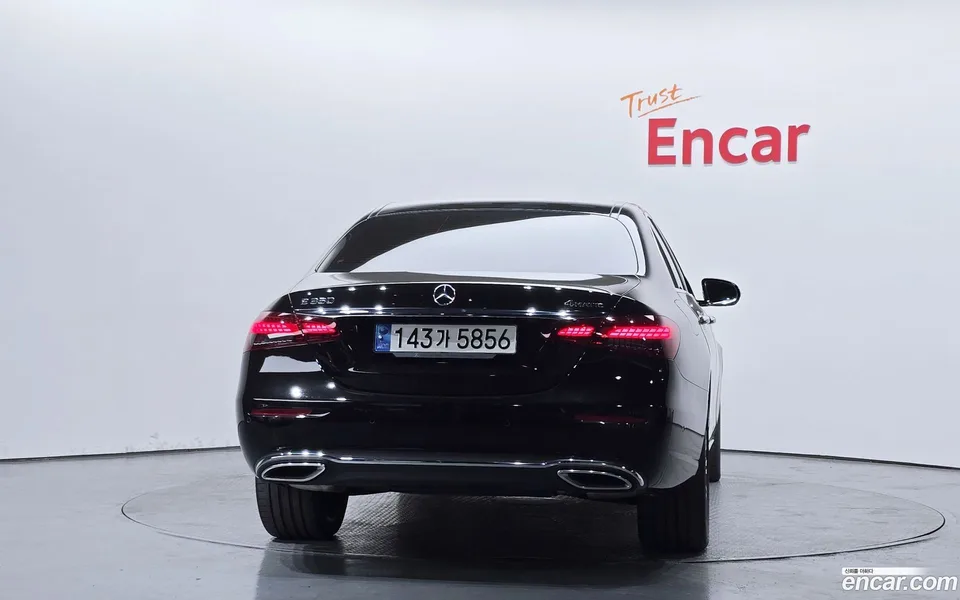 Mercedes-Benz E-Class E350 4MATIC 2023 — миниатюра 4