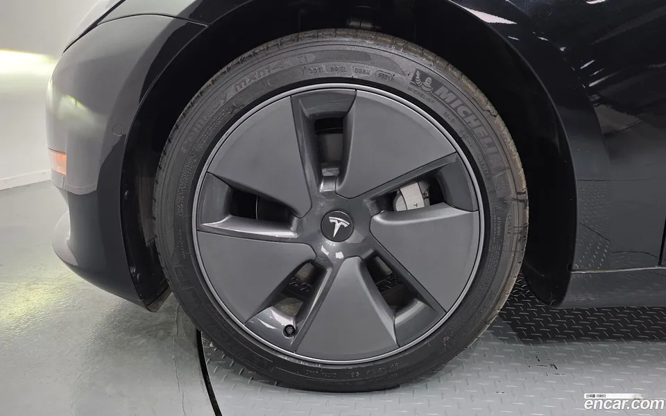 Tesla Model 3 AWD 2022 — миниатюра 2