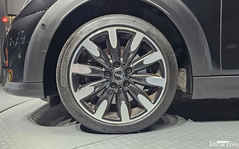 MINI Cooper S 5 2023 — thumbnail 2