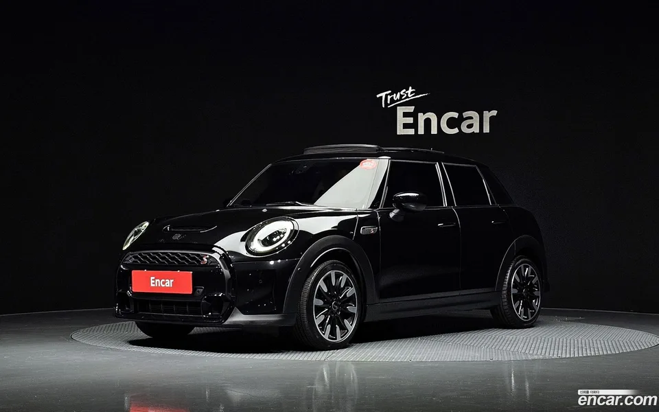 MINI Cooper S 5 2023 — photo 1, buy with delivery to Moscow