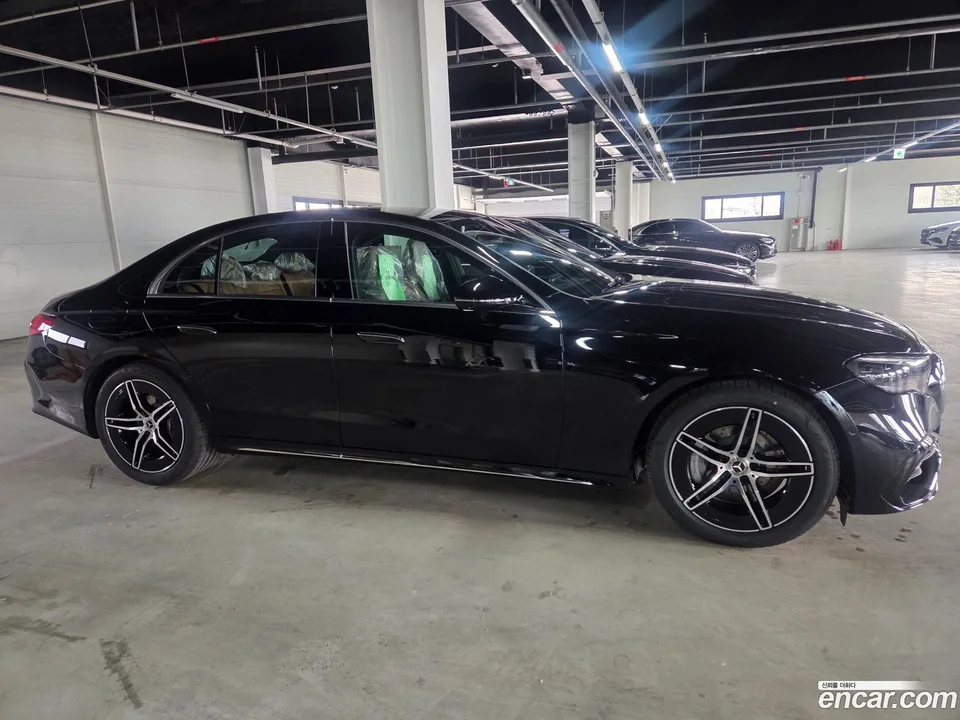 Mercedes-Benz E-Class E300 4MATIC AMG Line 2026 — миниатюра 2