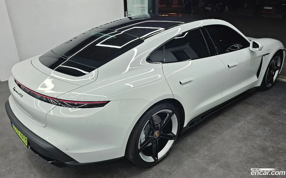 Porsche Taycan GTS 2024 — миниатюра 2