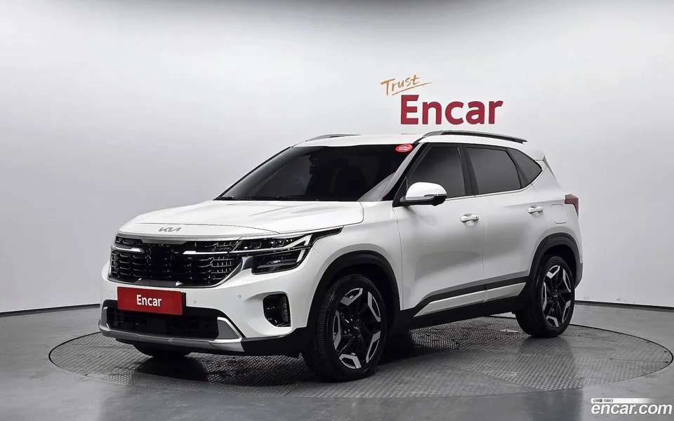 Kia Seltos 1.6 2WD 2023 — фото 1, купить с доставкой в Москву
