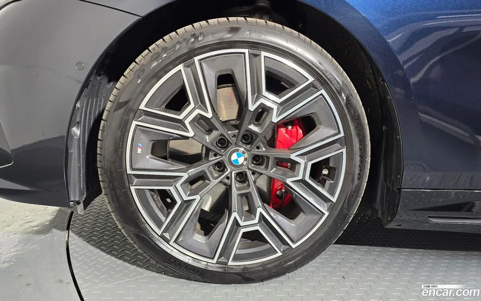 BMW i5 xDrive 40 M 2025 — миниатюра 2