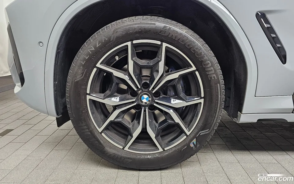BMW X4 xDrive20i M 2023 — миниатюра 2