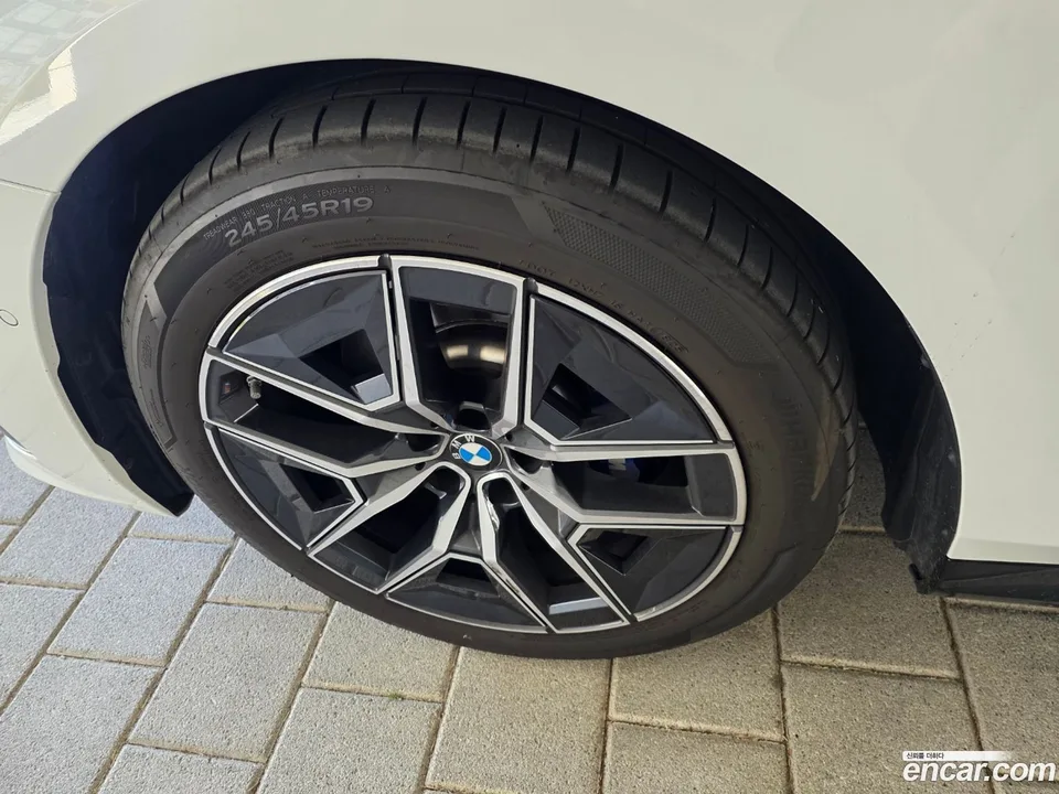 BMW 5 Series 520i M 2025 — миниатюра 2