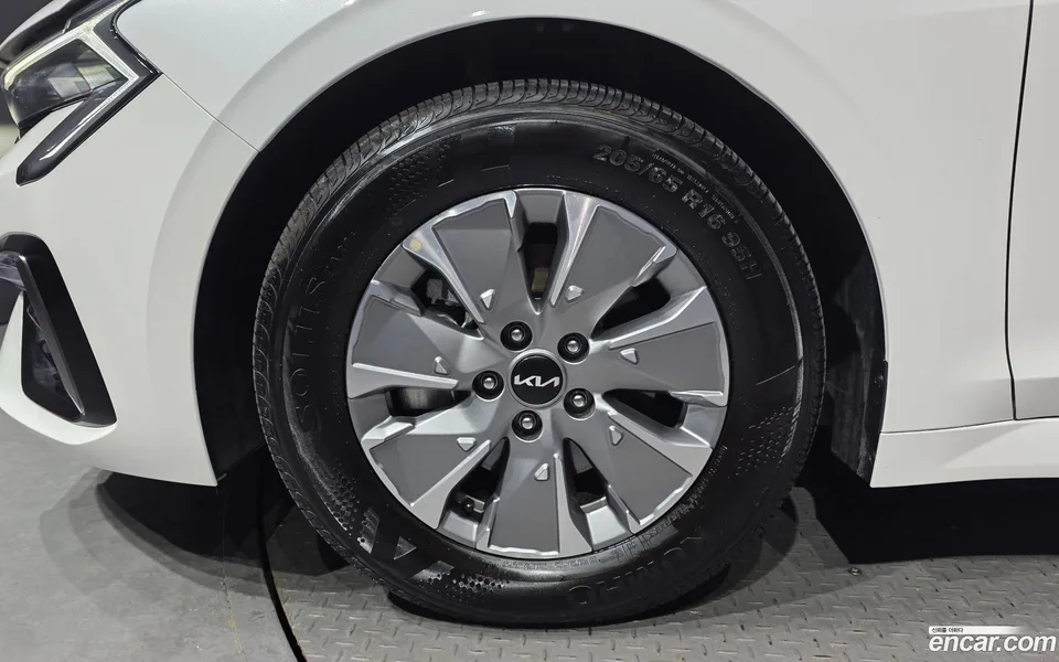 Kia K5 Hybrid 2025 — миниатюра 2