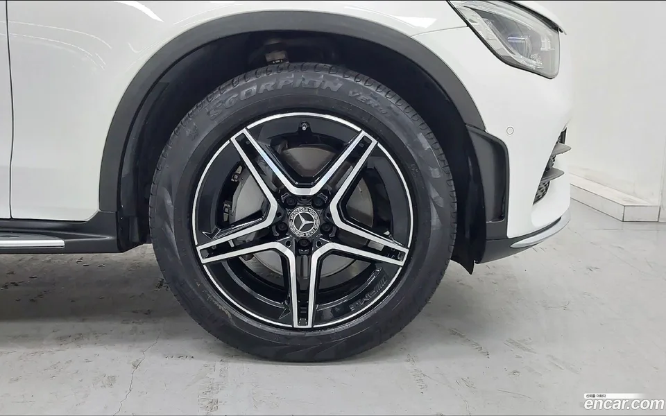 Mercedes-Benz GLC-Class GLC300 4MATIC 2023 — миниатюра 5