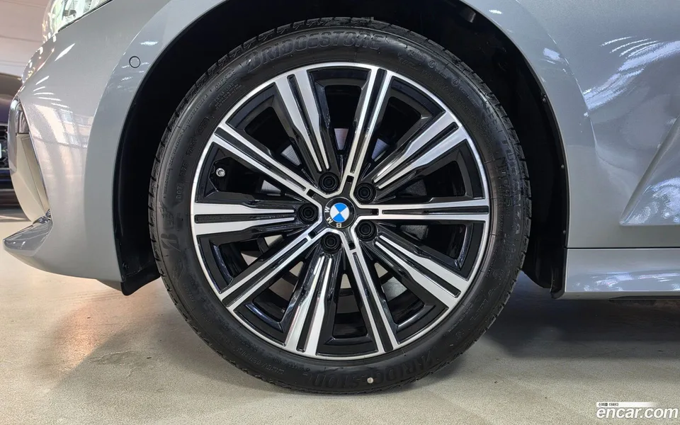 BMW 3 Series 320i 2025 — миниатюра 5