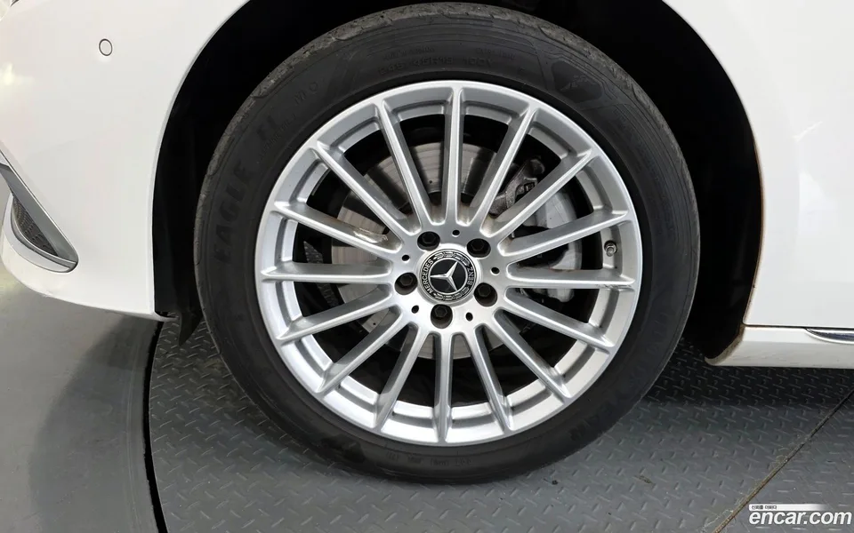 Mercedes-Benz E-Class E220d 4MATIC 2022 — миниатюра 2