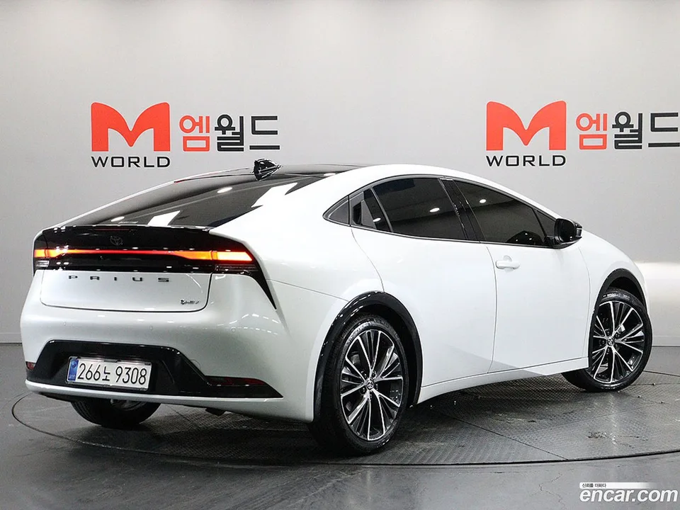 Toyota Prius 2.0 XLE 2025 — миниатюра 3