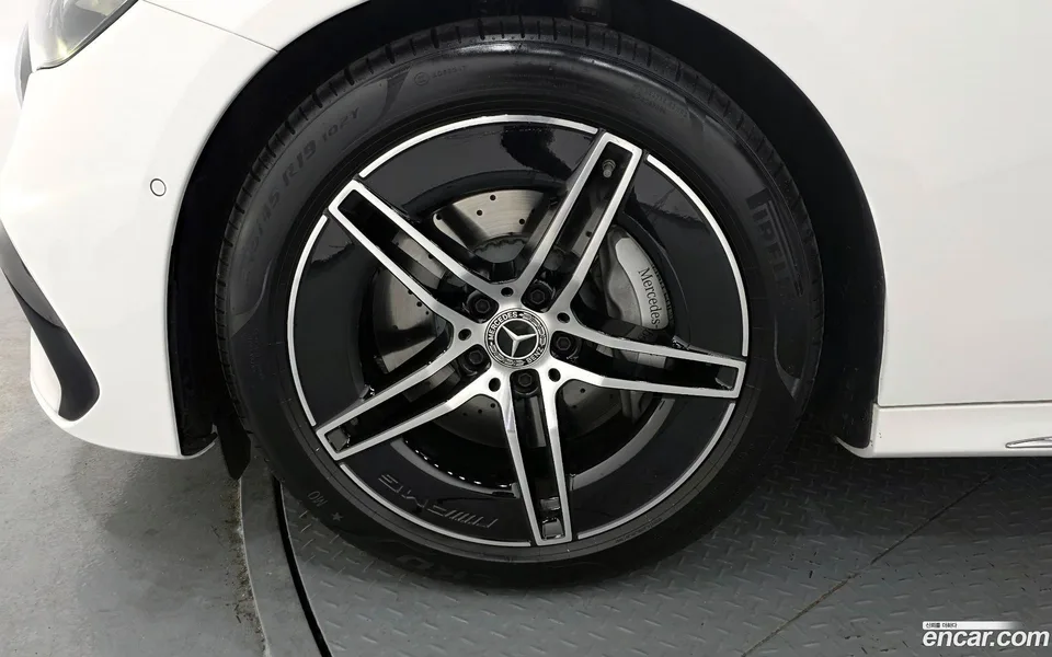 Mercedes-Benz E-Class E200 AMG Line 2025 — миниатюра 2