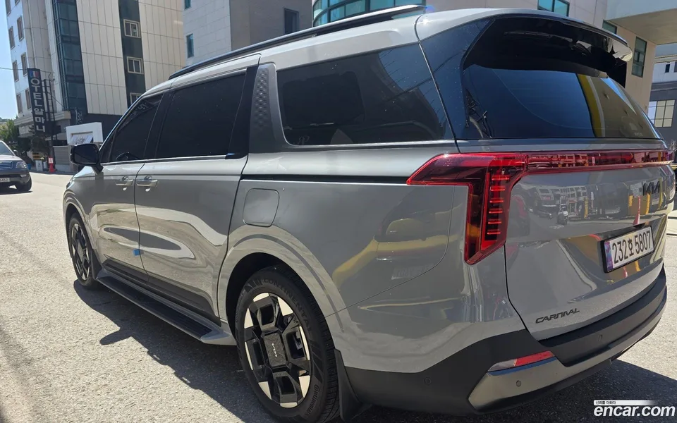 Kia Carnival HEV 9 X Line 2025 — миниатюра 4