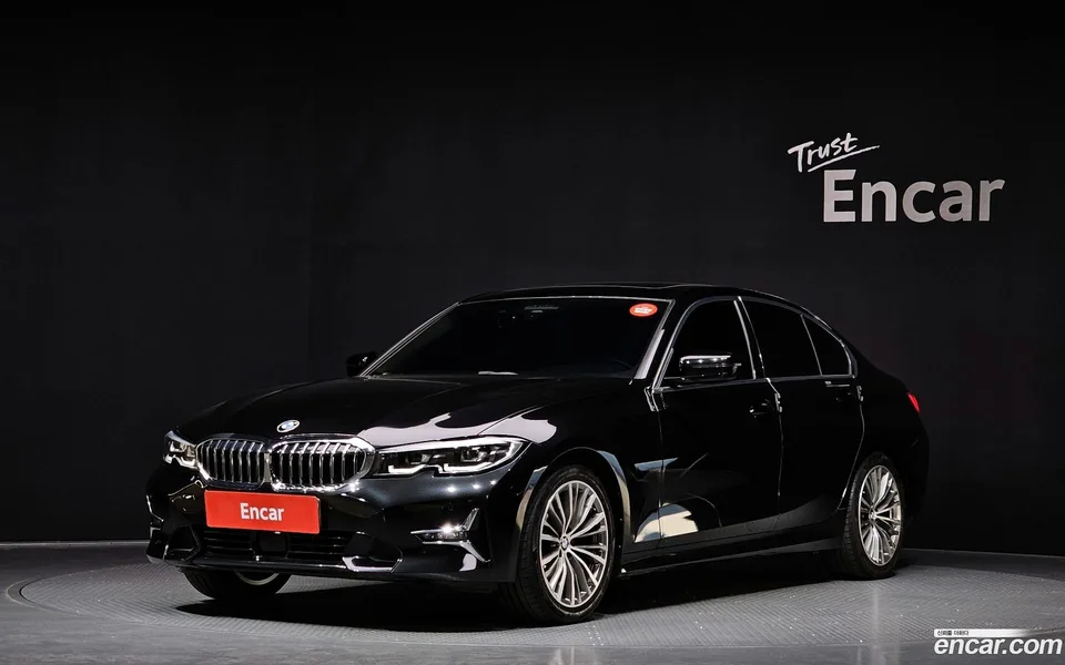 BMW 3 Series 320i 2022 — фото 1, купить с доставкой в Москву