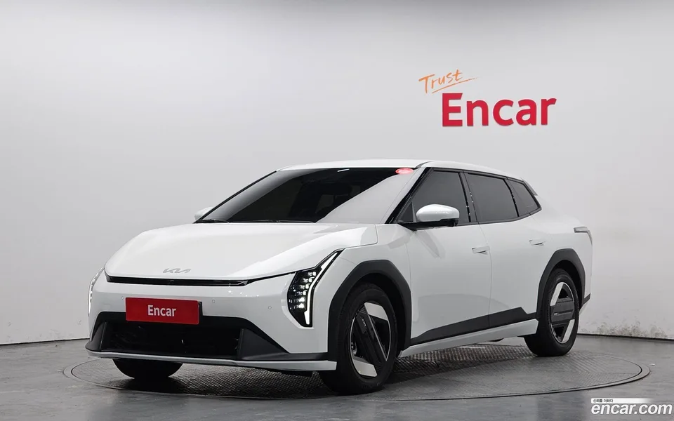Kia EV4 2WD 2026 — фото 1, купить с доставкой в Москву