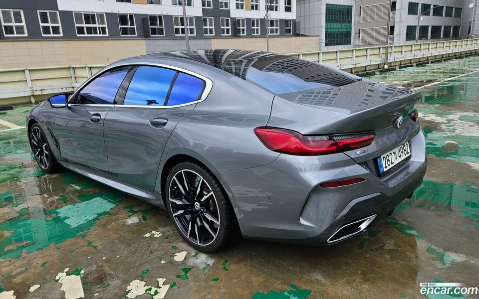 BMW 8 Series M850i xDrive 2022 — миниатюра 4