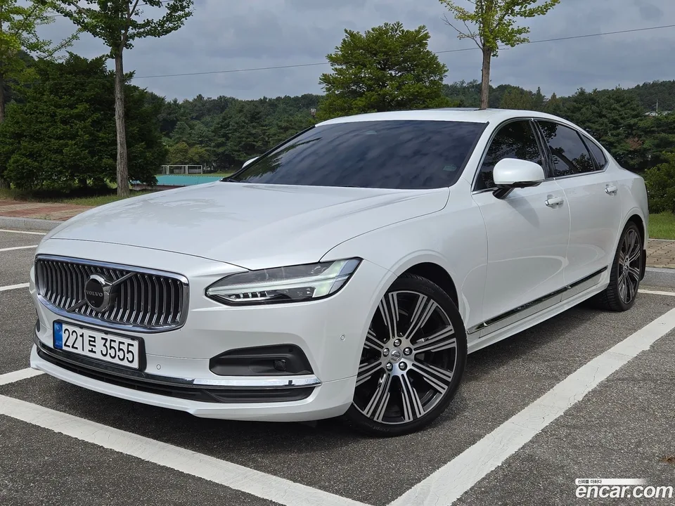 Volvo S90 B6 AWD 2022 — фото 1, купить с доставкой в Москву