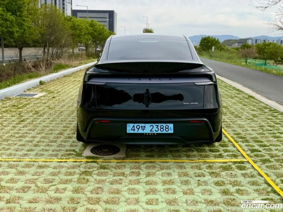 Tesla Model Y AWD 2025 — миниатюра 4