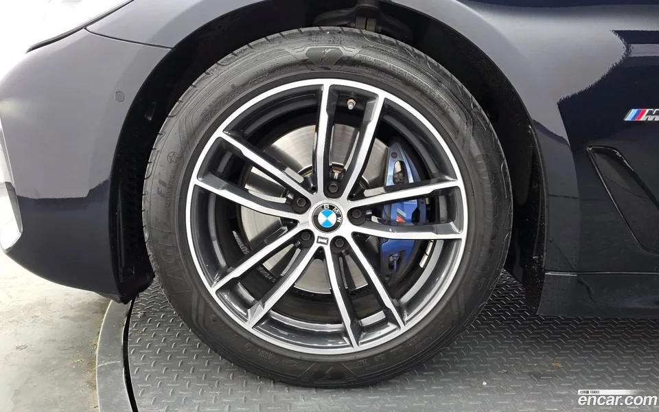 BMW 5 Series 520i M 2022 — миниатюра 2