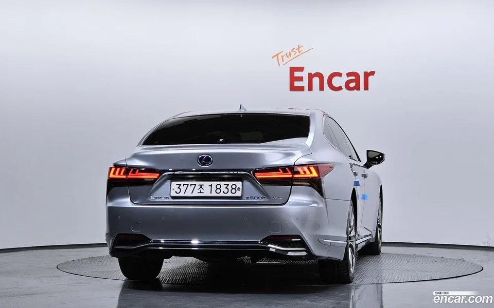 Lexus LS 500h 3.5 AWD 2022 — миниатюра 4