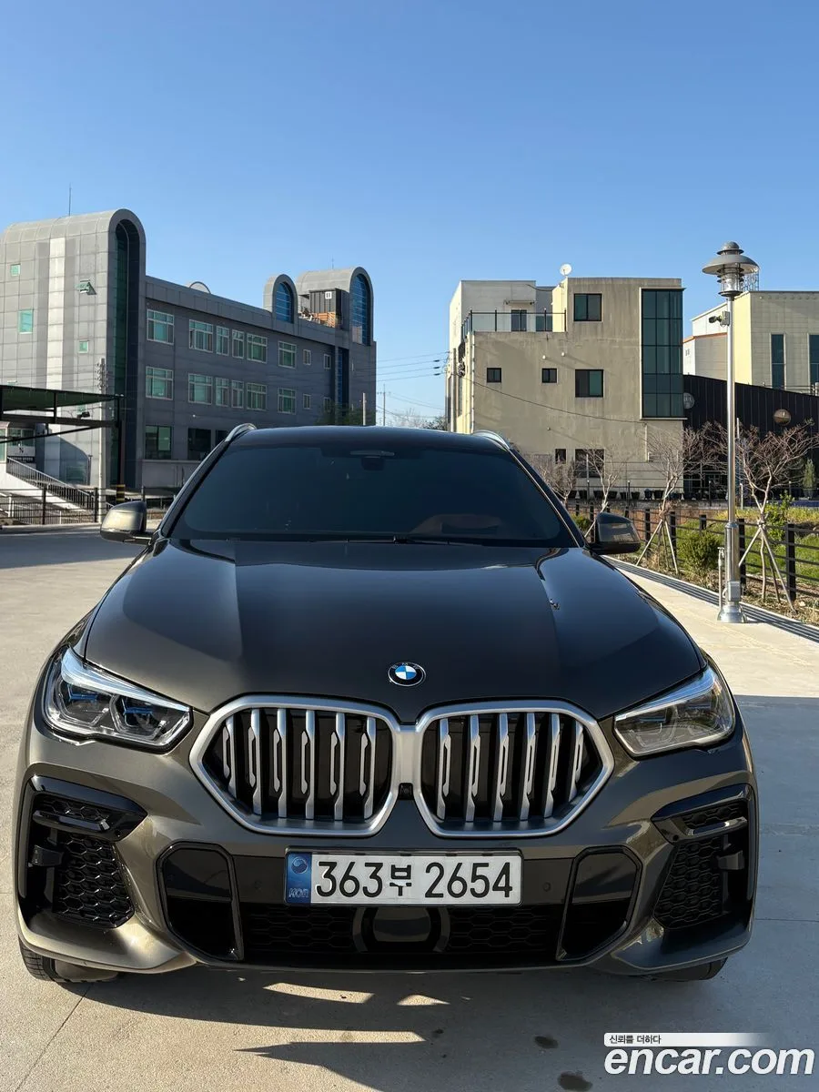 BMW X6 xDrive40i M 2022 — фото 1, купить с доставкой в Москву