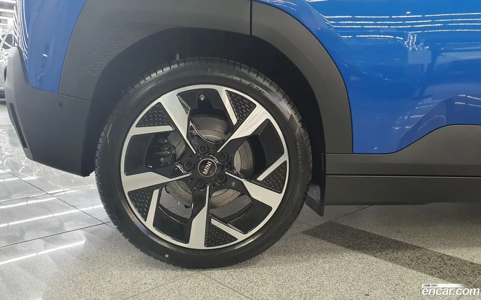 MINI Aceman E 2025 — миниатюра 2
