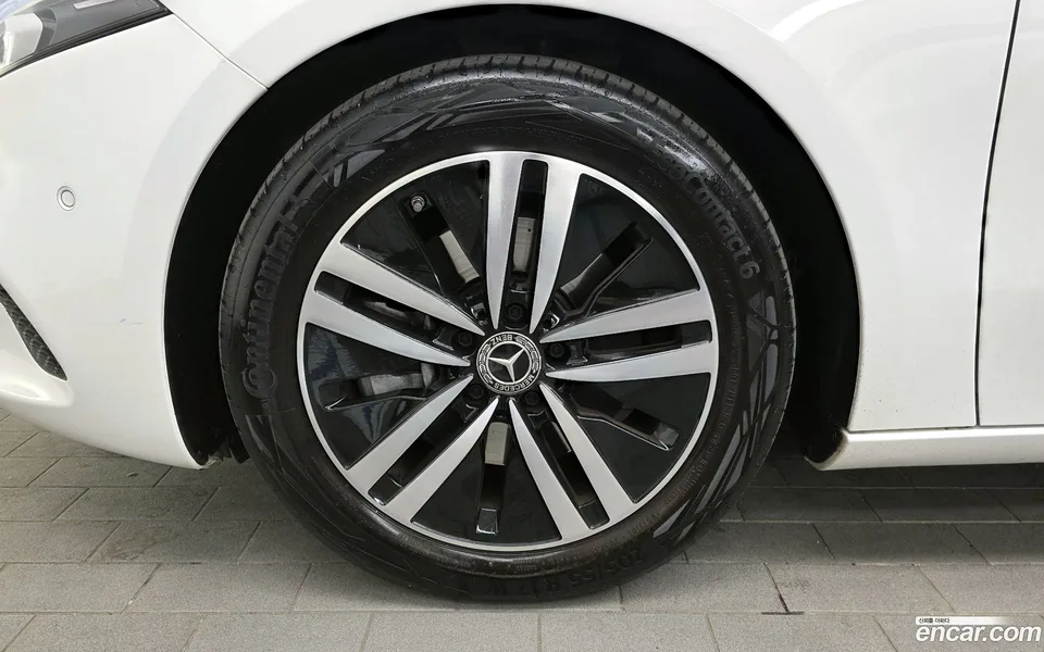 Mercedes-Benz A-Class A220 2023 — миниатюра 5