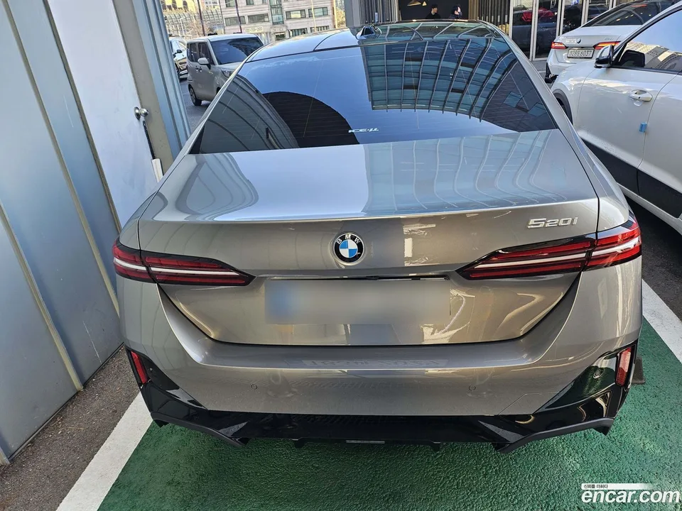 BMW 5 Series 520i M 2026 — миниатюра 3