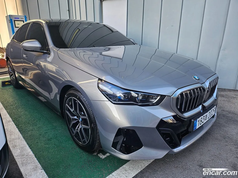 BMW 5 Series 520i M 2026 — фото 1, купить с доставкой в Москву