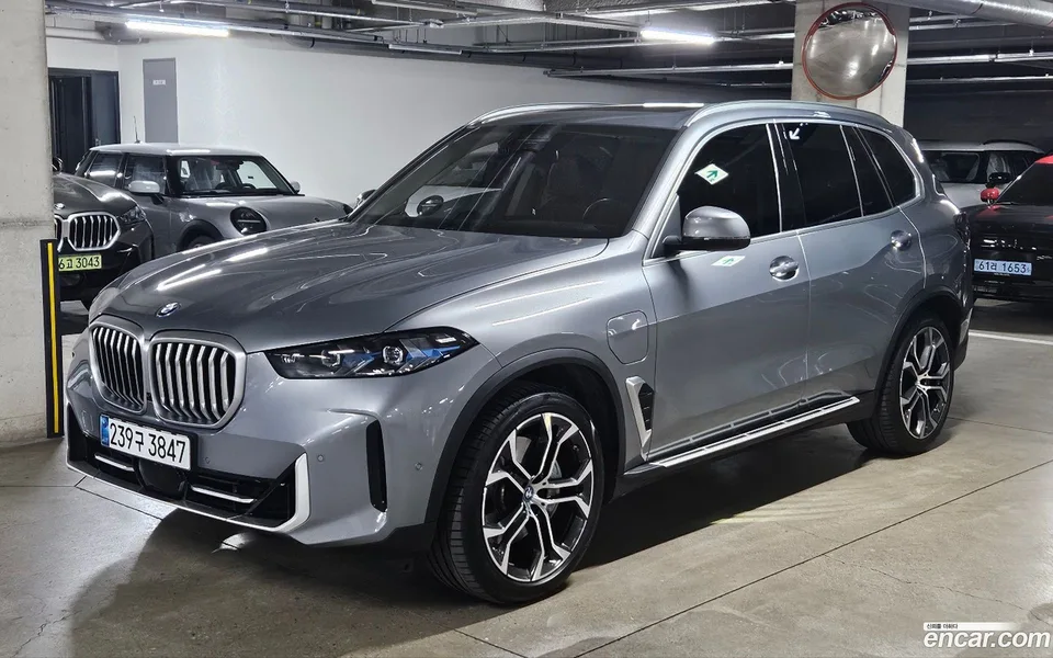 BMW X5 xDrive 50e xLine 2025 — фото 1, купить с доставкой в Москву