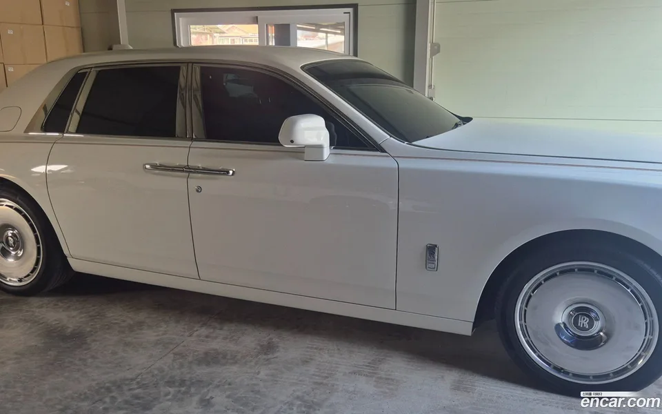 Rolls-Royce Phantom 6.7 V12 2025 — фото 1, купить с доставкой в Москву