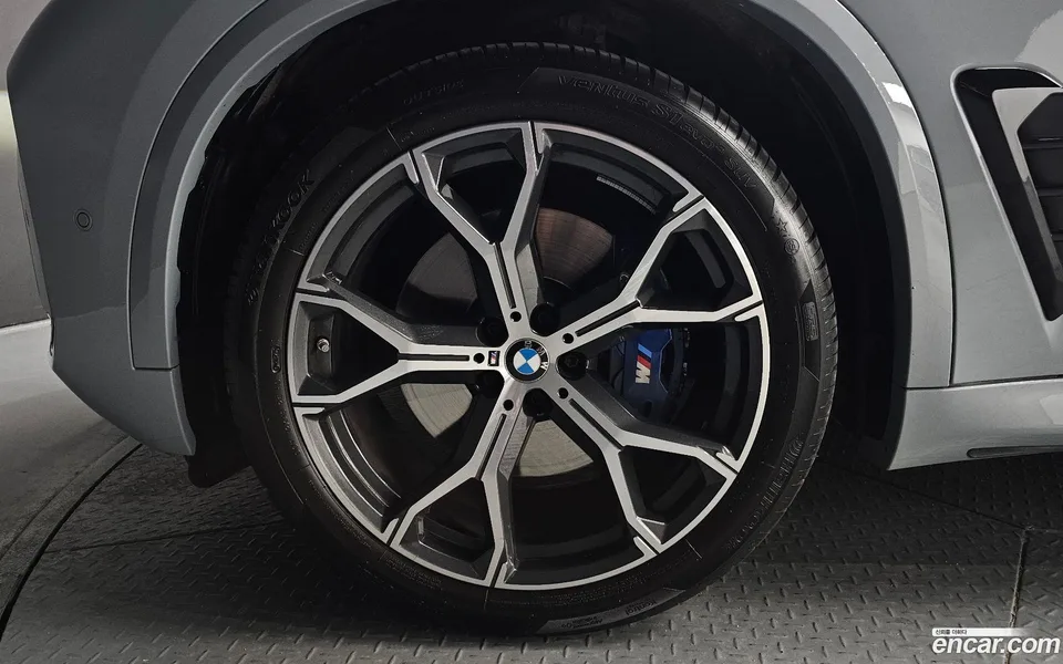 BMW X5 xDrive 40i M 2025 — миниатюра 2